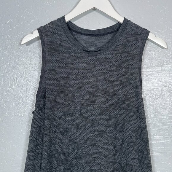 Lululemon Women 6 Black Gray Breeze By Muscle Tank Camo Perforated Athleisure - Picture 3 of 9